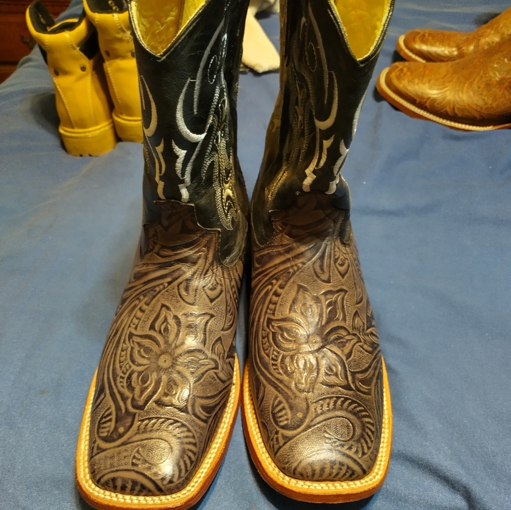 Mens western boots size 9.5
